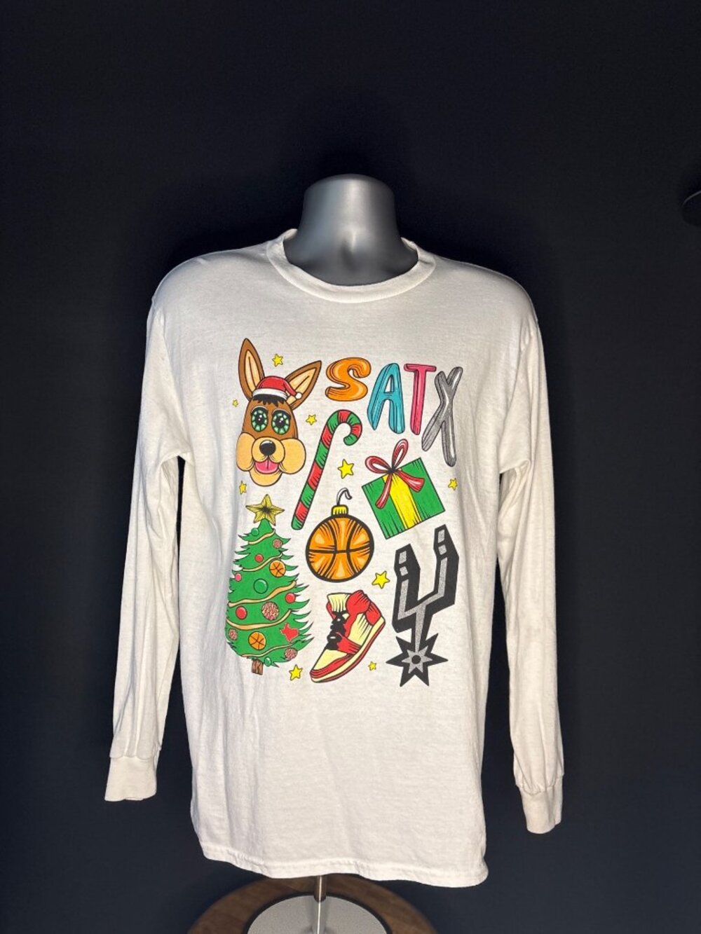San Antonio Spurs White Long Sleeve T-Shirt Spurs Mascot Coyote Size M SATX - Picture 2 of 15